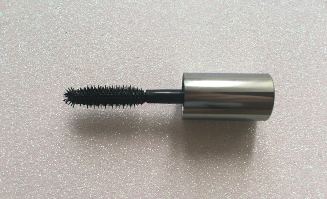 benefit theyre real mascara package open